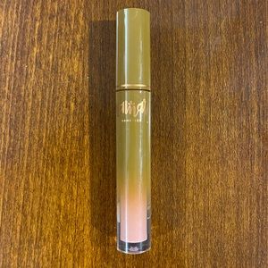 Alamar lip gloss